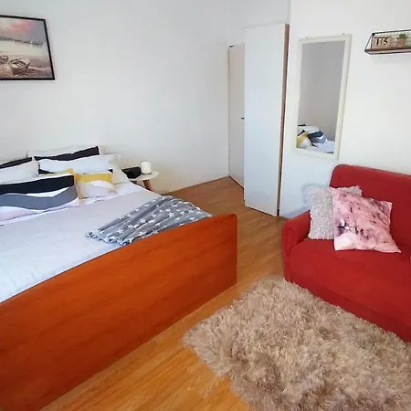 Pipi Apartment *